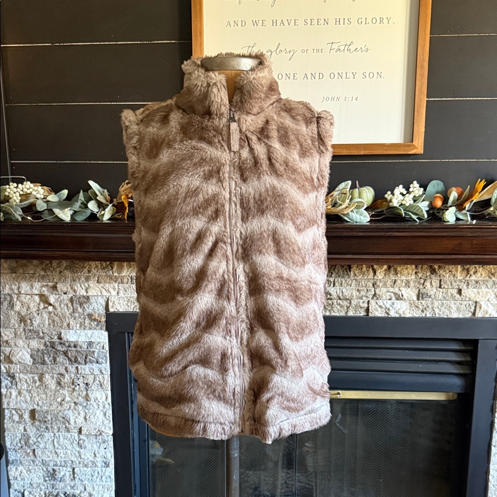Dylan faux fur sleeves vest